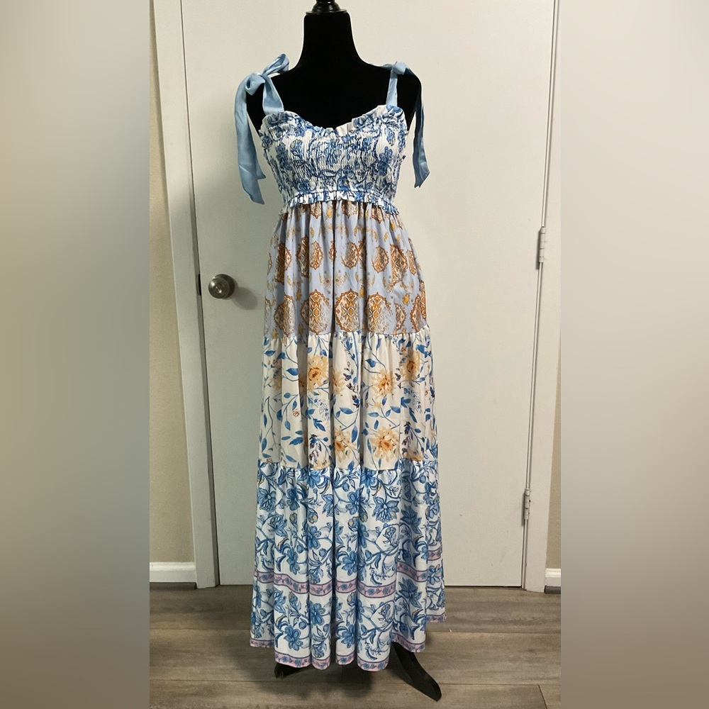 Floral Blue and White, Tie Shoulder Maxi Dress w/ pockets, Size Small